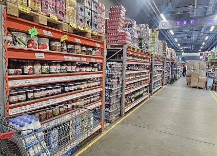Фронтальные стеллажи: комбинированное хранение паллет и полок