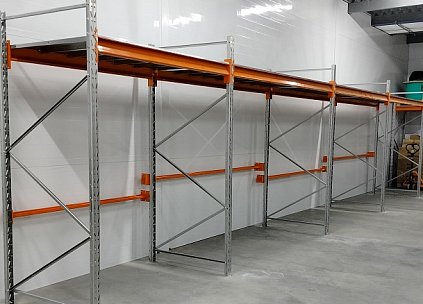 Комплексное решение для небольшого склада: тандем фронтальных и полочных стеллажей ТС Лайт